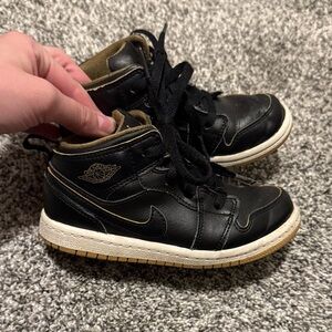 Nike Air Jordan 1 Mid Shoes Sneakers Black and Metallic Gold Toddler Size 9C